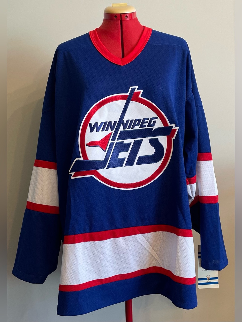 CCM Vintage line NHL Winnipeg Jets jersey Size XL (NWT)